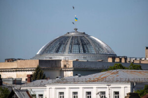 Скляний купол Будинку вчителя було пошкоджено унаслідок вибуху російської ракети