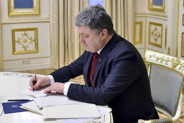 Порошенко підписав закон про україномовні квоти на ТБ