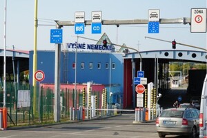 Словацькі перевізники блокуватимуть рух вантажівок, що рухаються на виїзд з України