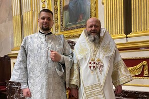 Андрій Ковальов та митрополит Луцький і Волинський Михаїл (Зінкевич) під час Великодньої служби