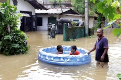 Сотні тисяч людей залишили домівки через повінь на Шрі-Ланці, є загиблі