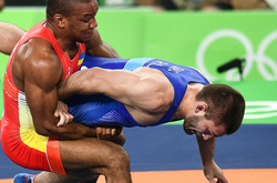 Як судді на Олімпіаді засудили Беленюка. Відео скандального бою з росіянином