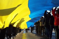 На пункту пропуску в зоні АТО розгорнули 40-метровий прапор України