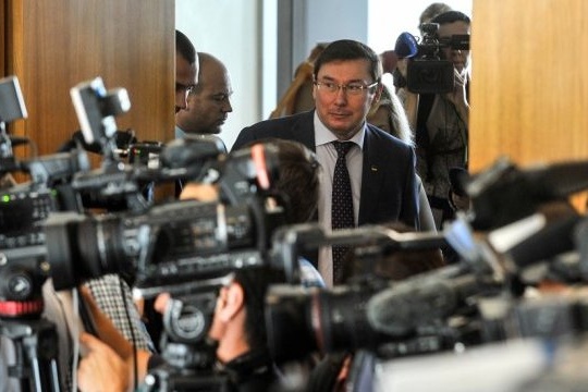 Луценко зі скандалом залишив засідання регламентного комітету