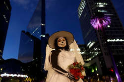 В Мексиці пройшов парад «мертвих жінок». Фотогалерея