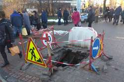 У центрі Києва земля йде з-під ніг (фото)