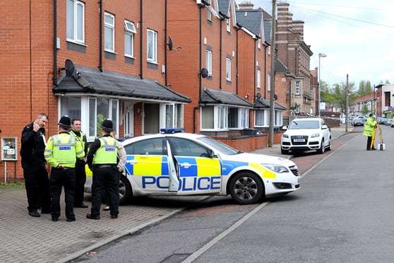 У Британії автомобіль наїхав на людей біля мечеті: є постраждалі 