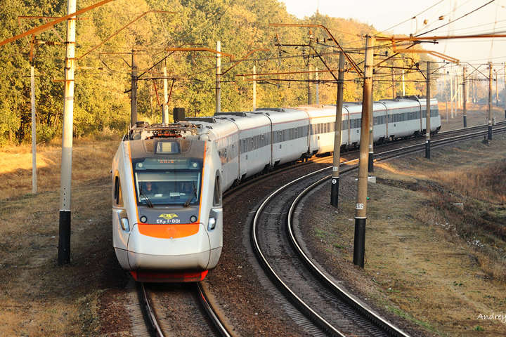 Україні не вистачає швидкісних потягів. Попит дуже високий - Омелян
