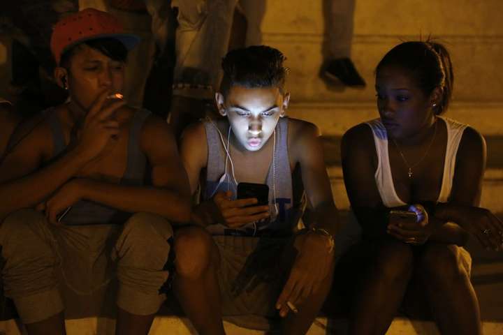 Кубинцы смогут пользоваться мобильным интернетом