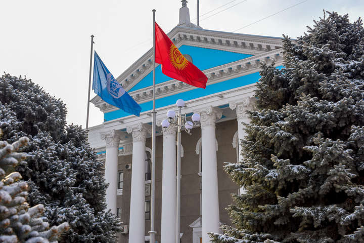 Два экс-мэра Бишкека обвиняются в коррупции при строительстве школы на деньги китайского гранта