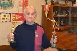 Порошенко відзначив державною нагородою спортсменку, якій ще у 1960-му вручав Орден Леніна Хрущов