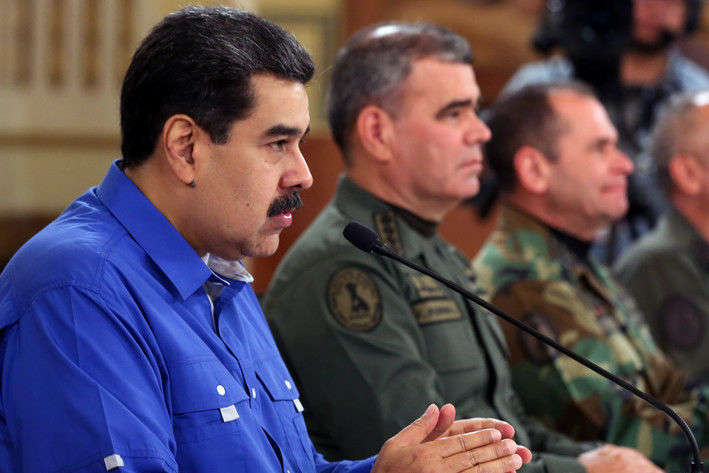 Мадуро оголосив, що його армія придушила переворот у Венесуелі 