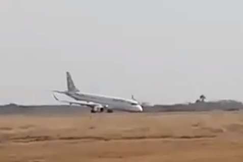 З'явилося відео аварійної посадки літака у М'янмі