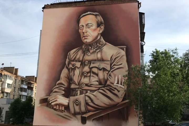 На будинку у Києві з’явився величезний портрет Петлюри (фото)