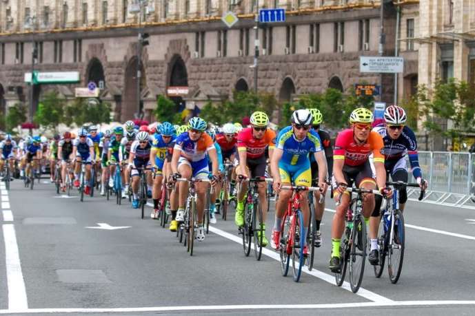 У Києві стартували міжнародні велозмагання: які вулиці перекрито (відео)