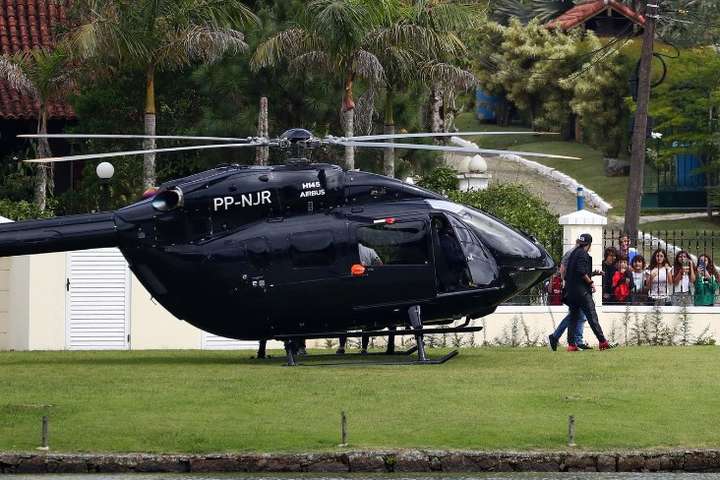 Неймар прилетів до розташування збірної Бразилії на особистому вертольоті за €13 млн