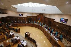 Розпуск Ради Зеленським: Конституційний суд пішов на перерву
