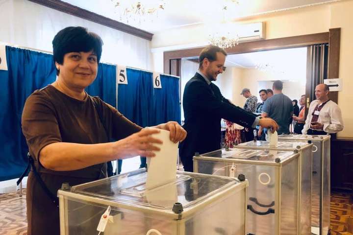 У Польщі сьогодні проголосували понад чотири тисячі українців 