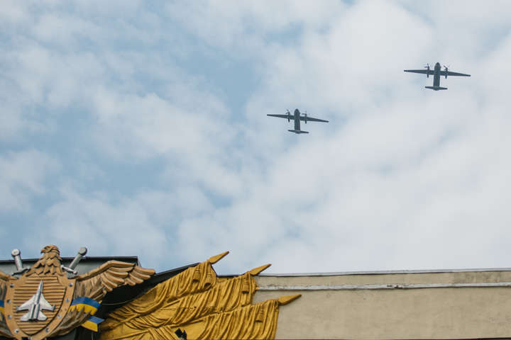 День Повітряних сил: над Вінницею пролетіли винищувачі (фоторепортаж) 