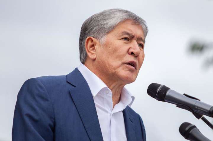 ЗМІ: експрезидента Киргизстану Атамбаєва відвезли до Держкомітету з нацбезпеки