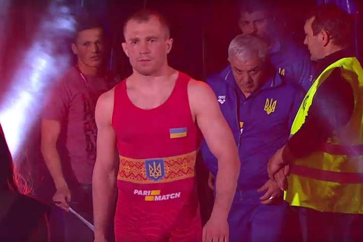 Одна виграна сутичка на чотирьох: українці провалилися на старті чемпіонату світу з боротьби