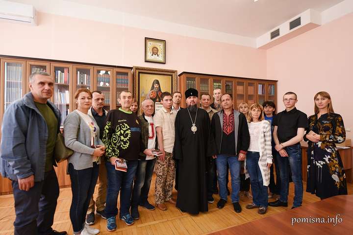 Митрополит Епіфаній зустрівся зі звільненими бранцями Кремля