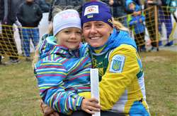 Світова призерка Оксана Хвостенко: Донечка вже стріляє, а син у футболі, каже, що біатлон – то ваше з татом