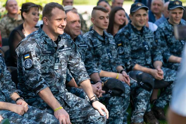 Освобожденные из плена РФ украинские моряки пройдут реабилитацию в Латвии