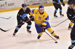 Українська збірна з хокею поступилася на домашньому турнірі, ведучи 2:0
