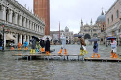 Найбільша катастрофа за останні півстоліття: затоплено понад 80% острівної частини Венеції (фото, відео)