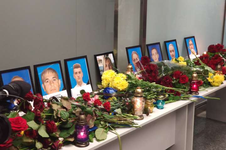 Українські слідчі взяли зразки ДНК у родичів жертв авіакатастрофи в Ірані