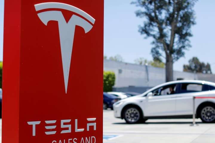 Акции Tesla упали на 20% из-за китайского коронавируса