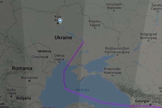 Літак з евакуйованими українцями направили до Харкова 