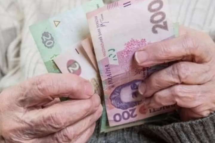 Кабмин предложил доплачивать тем, кто поздно вышел на пенсию, по 500 грн