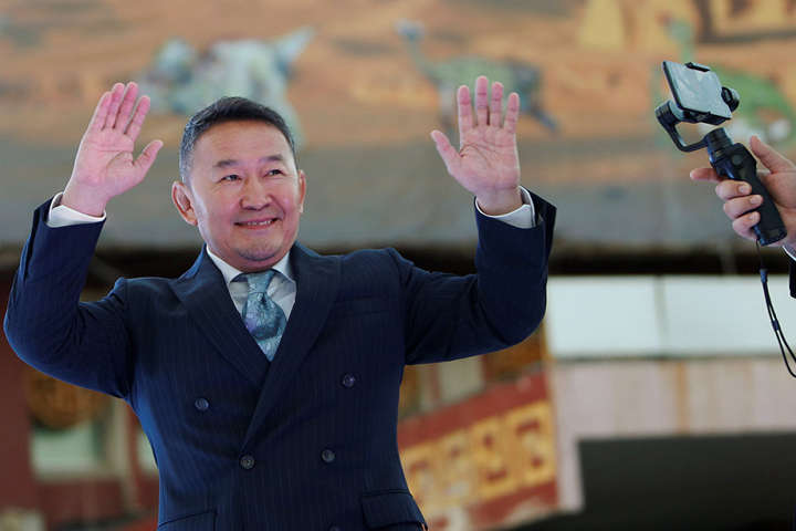 Президента Монголии после визита в Китай отправили на 14-дневный карантин