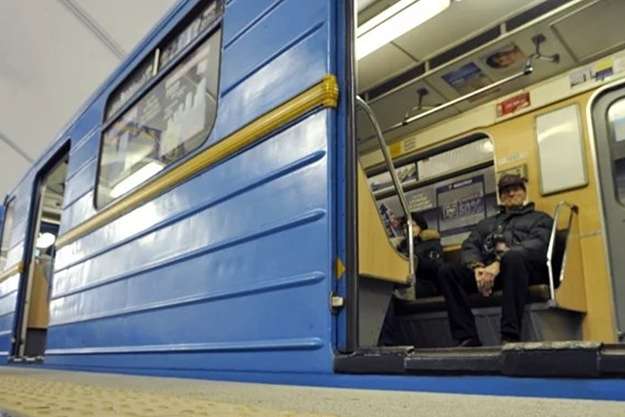 У вагоні київського метро стався вибух