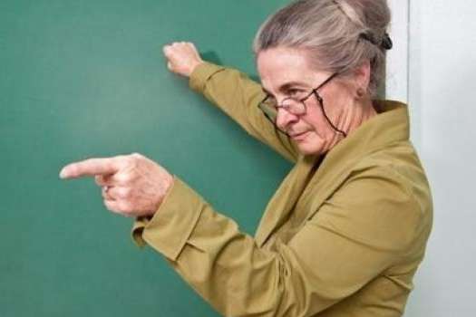 Вчителі-пенсіонери на вихід: директорам шкіл наказано розірвати договори