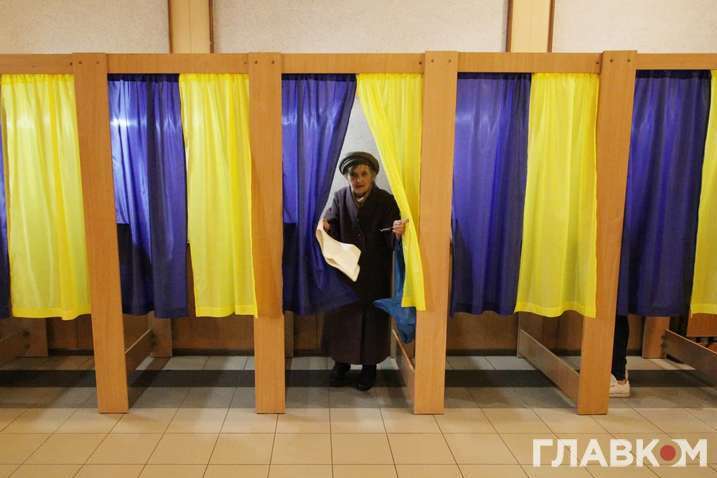 Глава ЦВК назвав дві причини для можливого скасування місцевих виборів