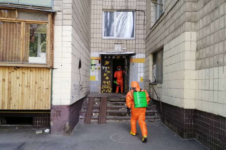 Скільки у Києві продезінфіковано будинків, де виявлено коронавірус (фото)