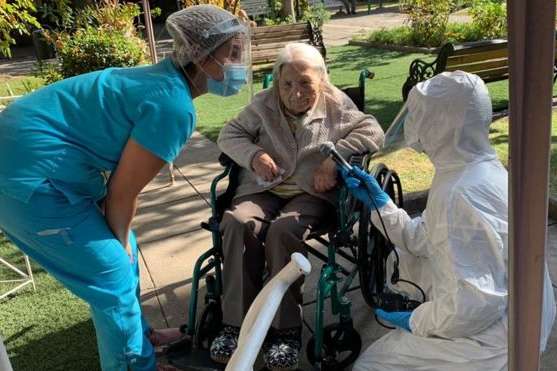 111-летняя женщина победила коронавирус