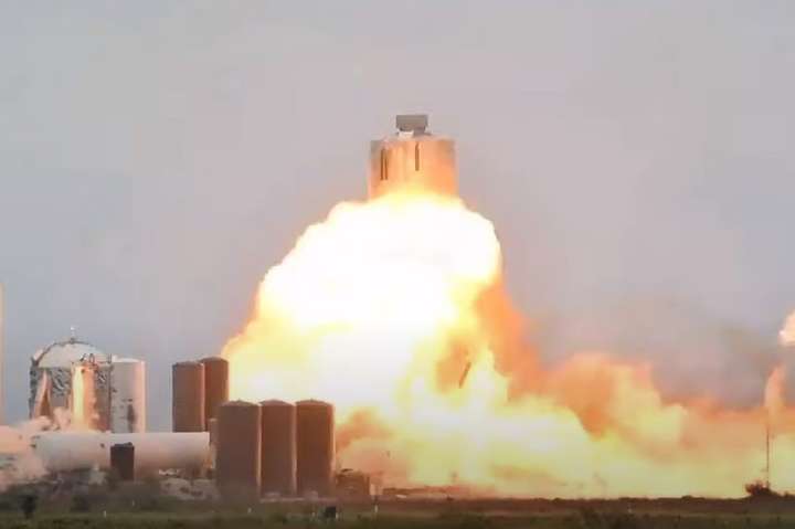 Прототип космічного корабля SpaceX вибухнув під час випробування (відео)
