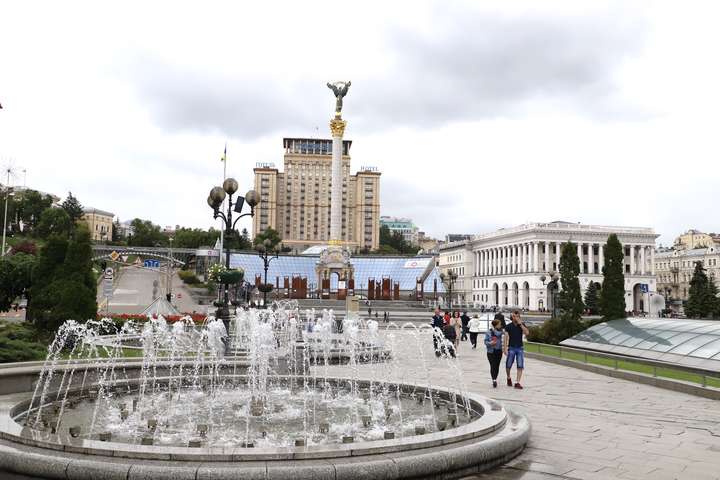 У Києві запрацювали фонтани (фото)