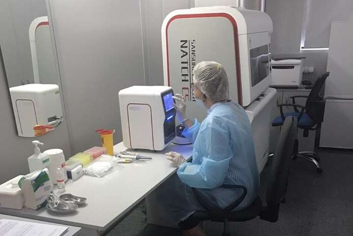 У «Борисполі» з’явилась лабораторія, де роблять тести на коронавірус 