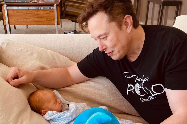 Как Илон Маск общается с 1,5-месячным сыном: видео