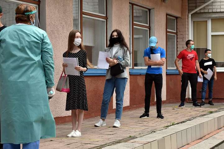К ВНО по украинскому языку и литературе не допустили 143 участников