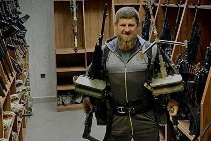 Кадиров у відповідь на санкції США опублікував фото з кулеметами