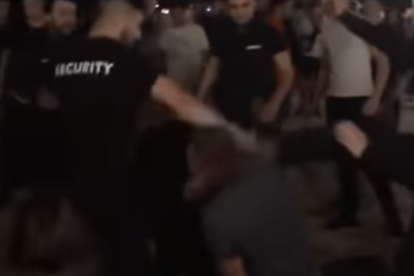 Масштабная потасовка на украинском курорте: охрана ногами избивала посетителей (видео)