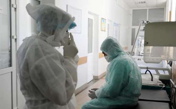 Спалах Covid-19 в Україні: за добу захворіла майже тисяча осіб 