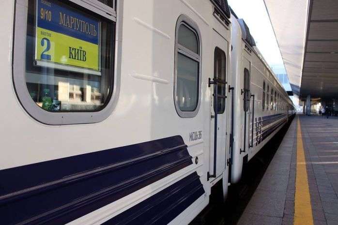 Чоловік серед ночі напав на жінку з дитиною у поїзді Маріуполь-Київ (фото)