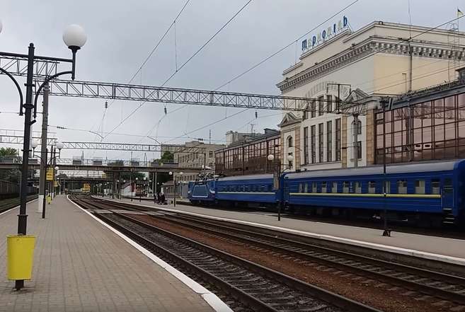 Потяги не зупинятимуться в Луцьку і Тернополі через нові карантинні правила 
